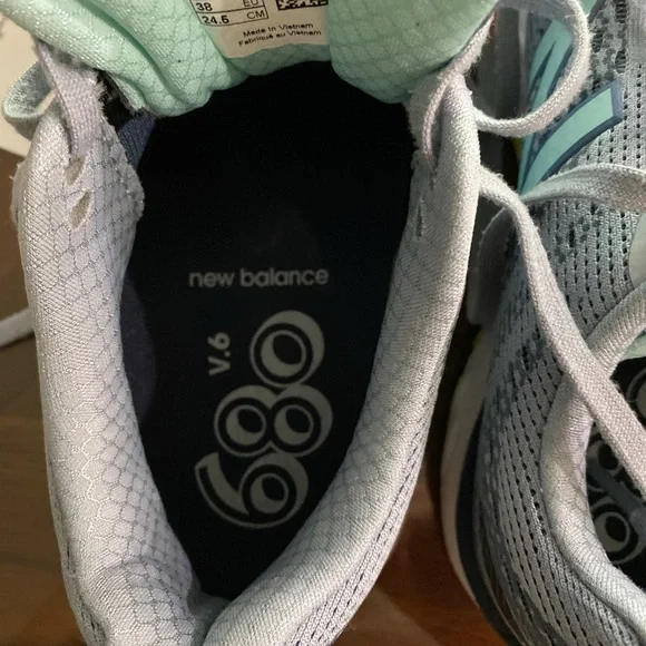 New Balance Women's 680v6 Gray and Blue Athletic Shoes - Picture 4 of 4